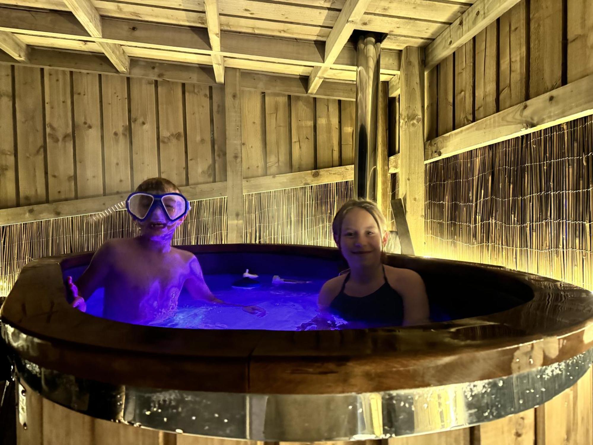 Hotel Deerstone Glamping-Pinhaw Beacon Dome Hot Tub à Earby Extérieur photo
